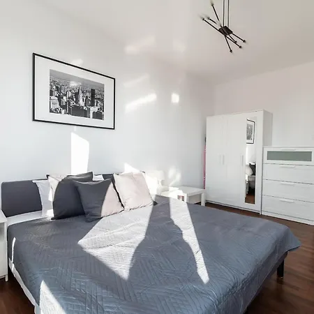 View Of The City Skyline Apartamento Varsovia